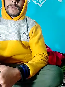 Snapshot of Pahadi_couple chatting on 12-05-25, 10:13 Pahadi couple online show from 12-05-25, 10:13