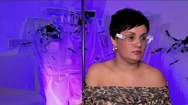 Snapshot of LauraDavidsons chatting on 10-17-25, 04:42 LauraDavidsons online show from 10-17-25, 04:42