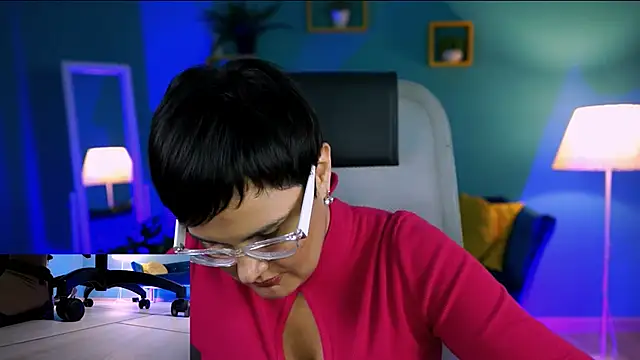 LauraDavidsons online show from 12-14-25, 07:29