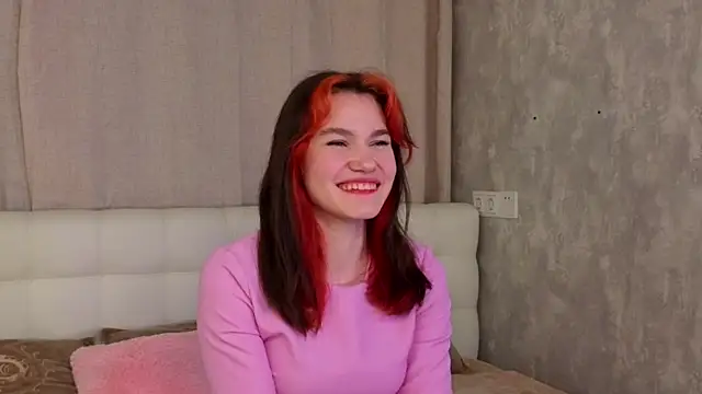 Snapshot of MauraSpurrier chatting on 09-16-25, 08:54 MauraSpurrier online show from 09-16-25, 08:54