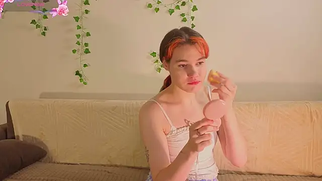 Snapshot of MauraSpurrier chatting on 09-28-25, 06:13 MauraSpurrier online show from 09-28-25, 06:13