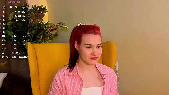 Snapshot of MauraSpurrier chatting on 10-16-25, 07:04 MauraSpurrier online show from 10-16-25, 07:04