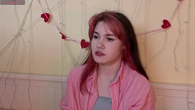 Snapshot of MauraSpurrier chatting on 11-05-25, 06:41 MauraSpurrier online show from 11-05-25, 06:41