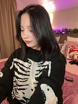 YourLittleDevil online show from 12-21-25, 01:40