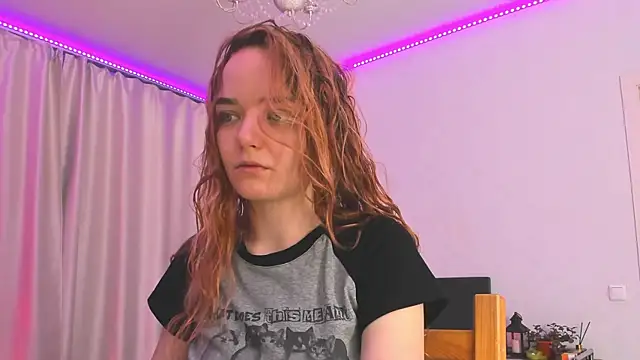 Snapshot of JanetShy chatting on 11-21-25, 07:07 JanetShy online show from 11-21-25, 07:07