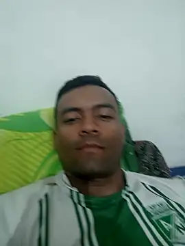 Snapshot of Boysex210 chatting on 12-04-25, 11:13 Boysex210 online show from 12-04-25, 11:13