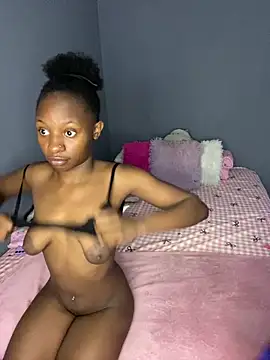 SexyPetitex25 online show from 12-19-25, 05:47