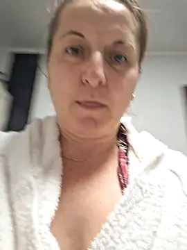 Fluturas2 online show from 12-22-25, 04:09