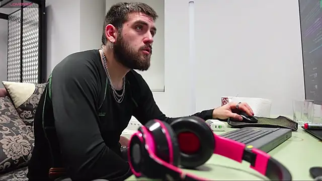 Snapshot of Mike_Platano chatting on 11-19-25, 08:42 Mike Platano online show from 11-19-25, 08:42