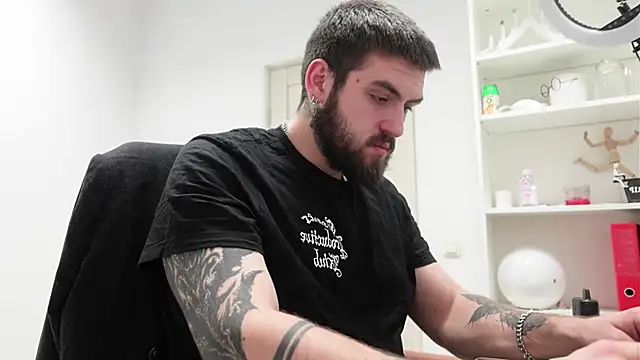 Snapshot of Mike_Platano chatting on 11-28-25, 10:45 Mike Platano online show from 11-28-25, 10:45