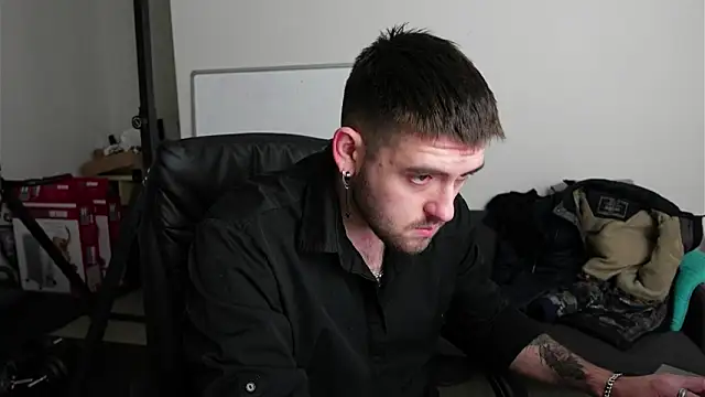 Snapshot of Mike_Platano chatting on 12-13-25, 08:25 Mike Platano online show from 12-13-25, 08:25