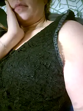 Snapshot of Carolinemiam chatting on 10-29-25, 03:20 Carolinemiam online show from 10-29-25, 03:20