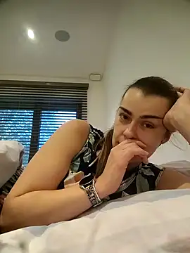 Snapshot of Carolinemiam chatting on 10-30-25, 04:08 Carolinemiam online show from 10-30-25, 04:08