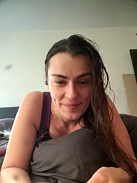 Snapshot of Carolinemiam chatting on 03-04-26, 09:15 Carolinemiam online show from 03-04-26, 09:15