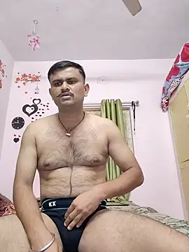 Snapshot of Frvgggghh chatting on 12-17-25, 06:03 Frvgggghh online show from 12-17-25, 06:03