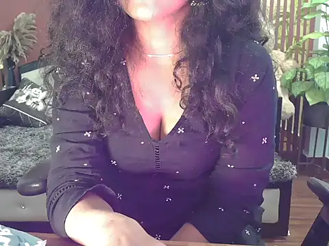 Snapshot of shaalu_sharma chatting on 12-18-25, 06:58 shaalu sharma online show from 12-18-25, 06:58