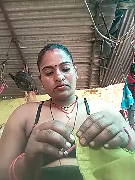 Snapshot of Hansini_Gowda chatting on 10-15-25, 05:18 Hansini Gowda online show from 10-15-25, 05:18