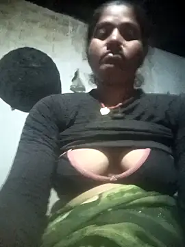 Snapshot of Hansini_Gowda chatting on 10-21-25, 10:32 Hansini Gowda online show from 10-21-25, 10:32