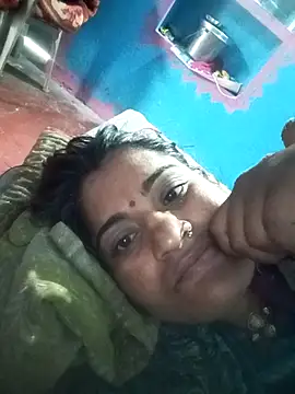 Snapshot of Hansini_Gowda chatting on 10-28-25, 05:33 Hansini Gowda online show from 10-28-25, 05:33