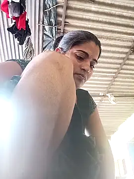 Snapshot of Hansini_Gowda chatting on 11-01-25, 05:31 Hansini Gowda online show from 11-01-25, 05:31