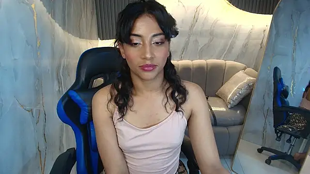 Snapshot of katty_berry_r chatting on 10-20-25, 07:36 katty berry r online show from 10-20-25, 07:36