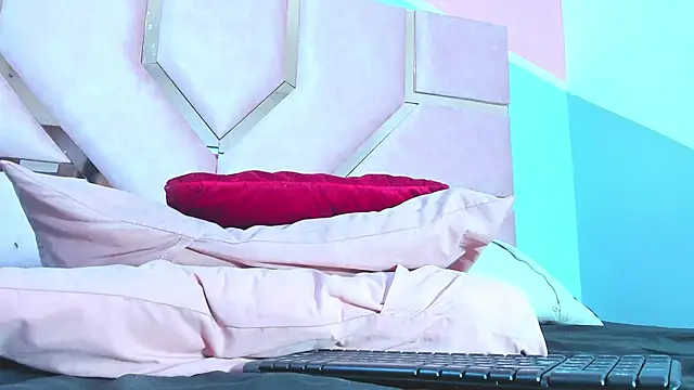 AngelineJolie online show from 03-05-26, 11:17