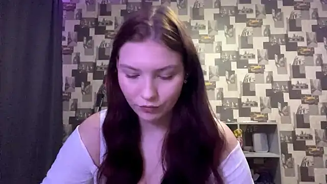 Snapshot of SwiiSweet chatting on 09-24-25, 04:21 SwiiSweet online show from 09-24-25, 04:21