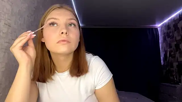 Snapshot of SwiiSweet chatting on 10-22-25, 04:18 SwiiSweet online show from 10-22-25, 04:18