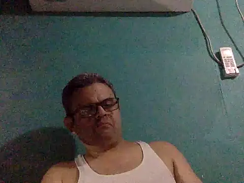 Snapshot of Katracho6969 chatting on 11-13-25, 02:43 Katracho6969 online show from 11-13-25, 02:43