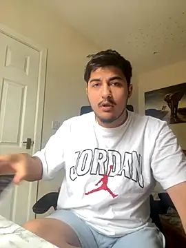 Snapshot of mixedcouplee69 chatting on 10-18-25, 12:39 mixedcouplee69 online show from 10-18-25, 12:39