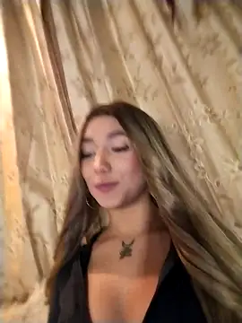 Snapshot of Ella_rr chatting on 09-21-25, 06:42 Ella rr online show from 09-21-25, 06:42