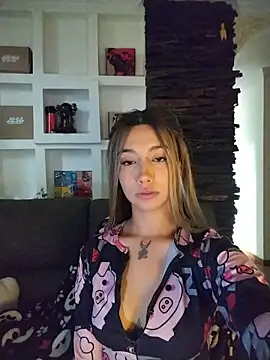 Snapshot of Ella_rr chatting on 12-14-25, 08:24 Ella rr online show from 12-14-25, 08:24