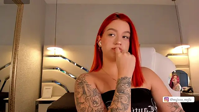 Snapshot of Julieth_Rojas chatting on 09-12-25, 04:12 Julieth Rojas online show from 09-12-25, 04:12