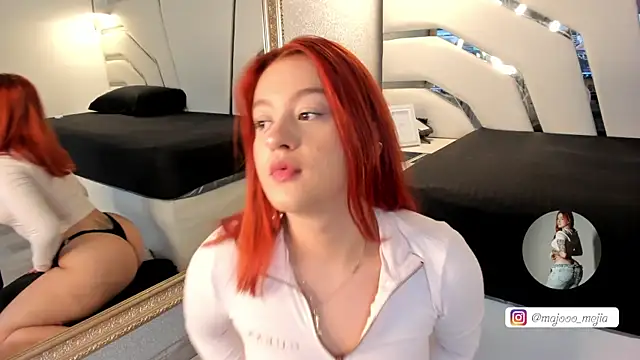 Snapshot of Julieth_Rojas chatting on 10-03-25, 04:09 Julieth Rojas online show from 10-03-25, 04:09