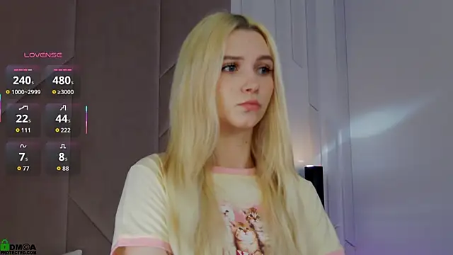 Snapshot of SaraHearts chatting on 11-21-25, 01:37 SaraHearts online show from 11-21-25, 01:37