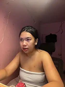 Snapshot of aniya_04 chatting on 10-16-25, 10:44 aniya 04 online show from 10-16-25, 10:44
