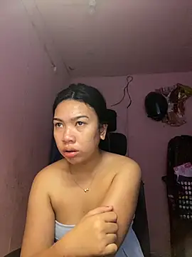 Snapshot of aniya_04 chatting on 10-24-25, 10:39 aniya 04 online show from 10-24-25, 10:39