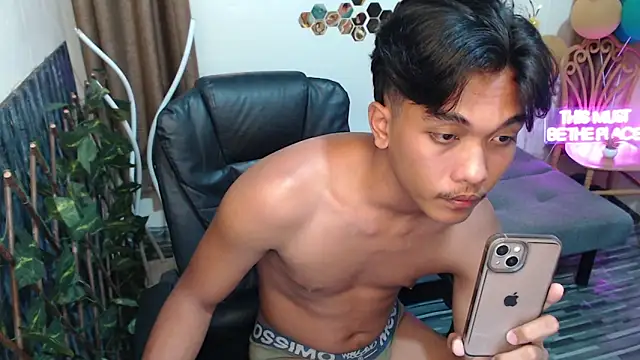 Snapshot of chris_hot_asian_loverboy chatting on 11-22-25, 03:11 chris hot asian loverboy online show from 11-22-25, 03:11