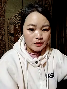 Snapshot of lusy-000 chatting on 11-25-25, 01:27 lusy-000 online show from 11-25-25, 01:27