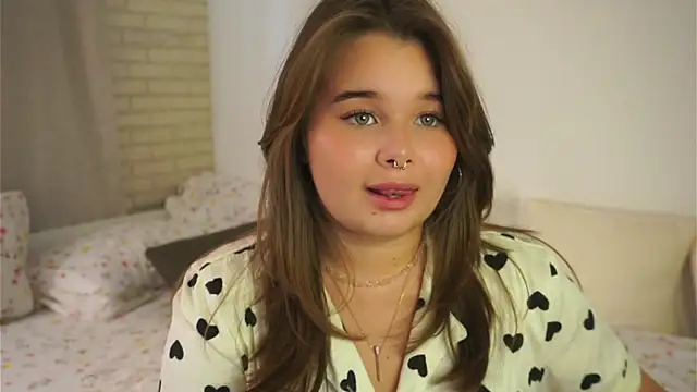 Snapshot of Anna_Nicol chatting on 09-17-25, 02:08 Anna Nicol online show from 09-17-25, 02:08