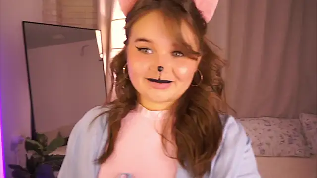 Snapshot of Anna_Nicol chatting on 10-28-25, 01:25 Anna Nicol online show from 10-28-25, 01:25