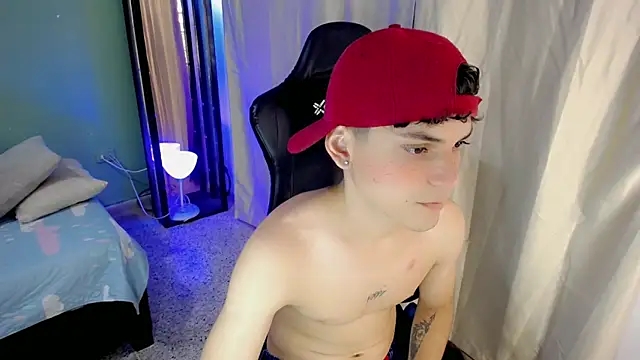 dilan hott  online show from 11-20-25, 08:08