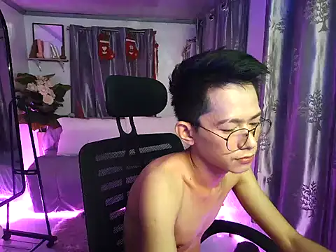 Snapshot of Skinny_CumLoader69 chatting on 11-17-25, 04:57 Skinny CumLoader69 online show from 11-17-25, 04:57