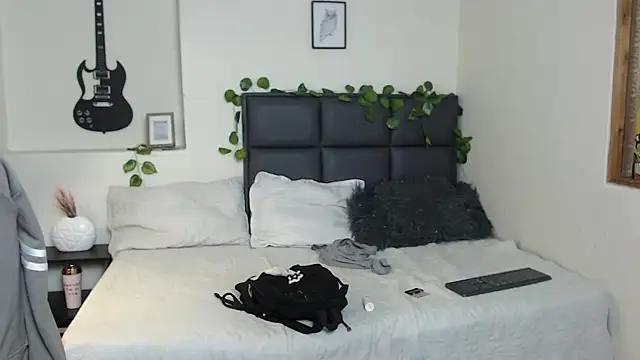 Amnesia  online show from 09-22-25, 12:40