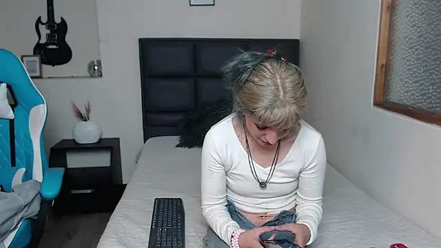 Amnesia  online show from 11-06-25, 01:12