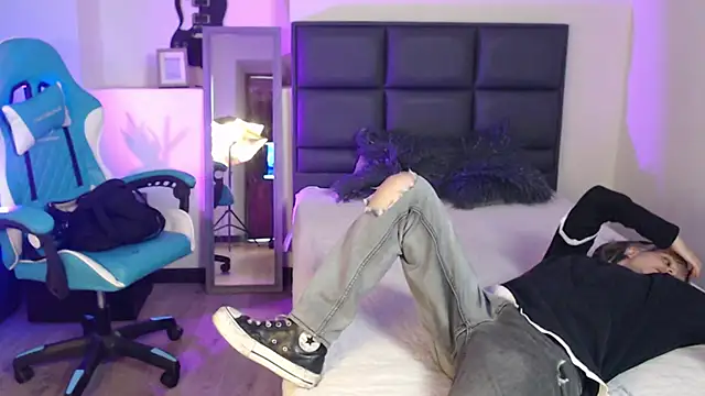 Amnesia  online show from 11-11-25, 01:00