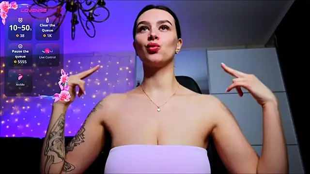 Snapshot of Veronica_Larsson chatting on 04-21-26, 07:06 Veronica Larsson online show from 04-21-26, 07:06