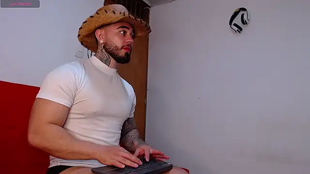 Snapshot of tommyblessd1 chatting on 11-19-25, 05:51 tommyblessd1 online show from 11-19-25, 05:51