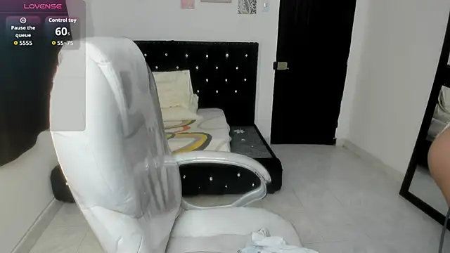 Snapshot of Aiilyn_Ds chatting on 10-26-25, 09:48 Aiilyn Ds online show from 10-26-25, 09:48