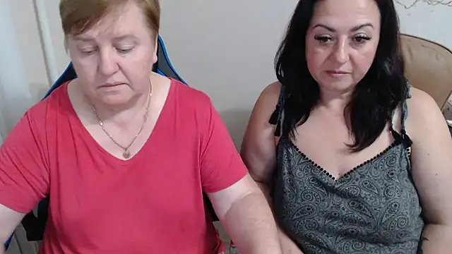 Snapshot of Bertie_Adeline chatting on 09-29-25, 08:35 Bertie Adeline online show from 09-29-25, 08:35